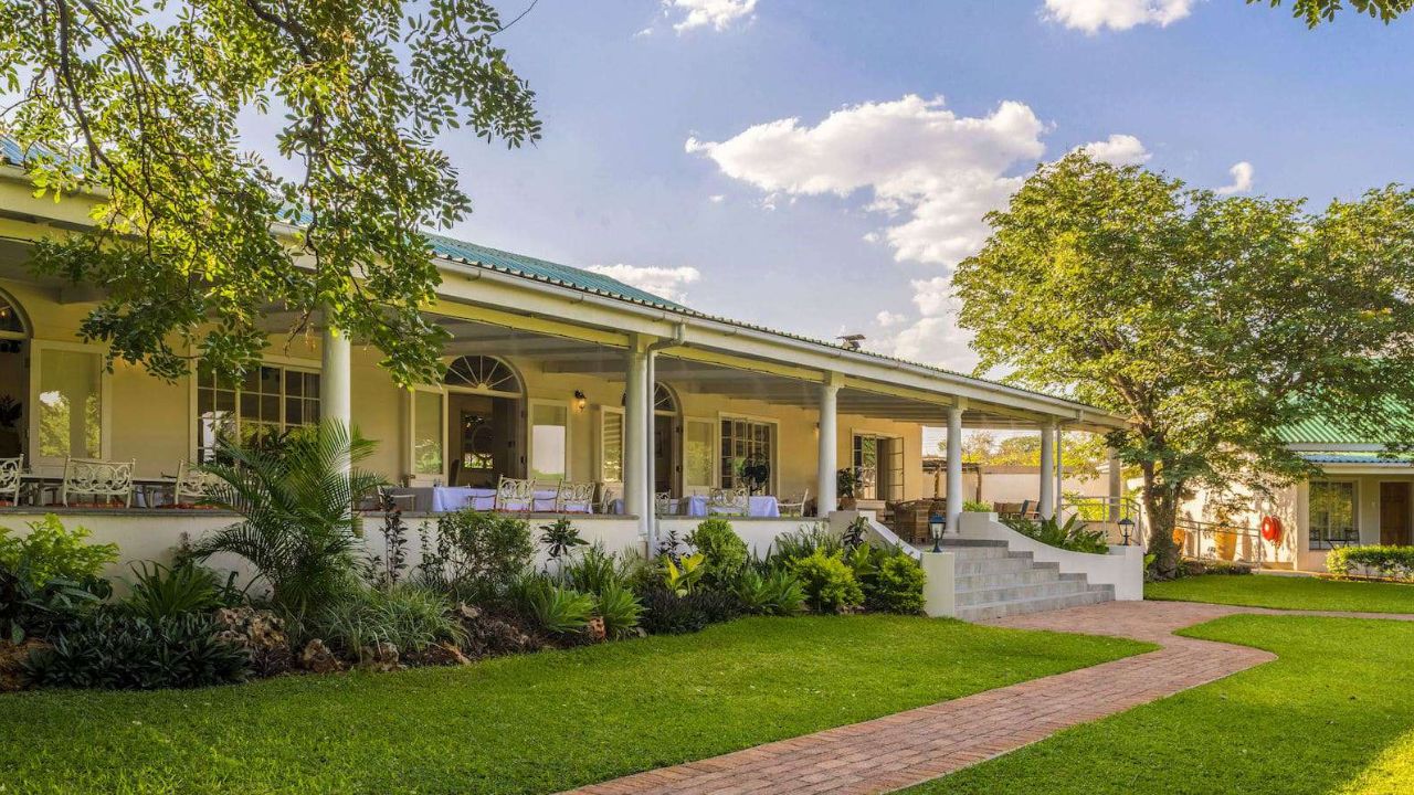 Exterior view of Batonka Hotel reception and main entrance