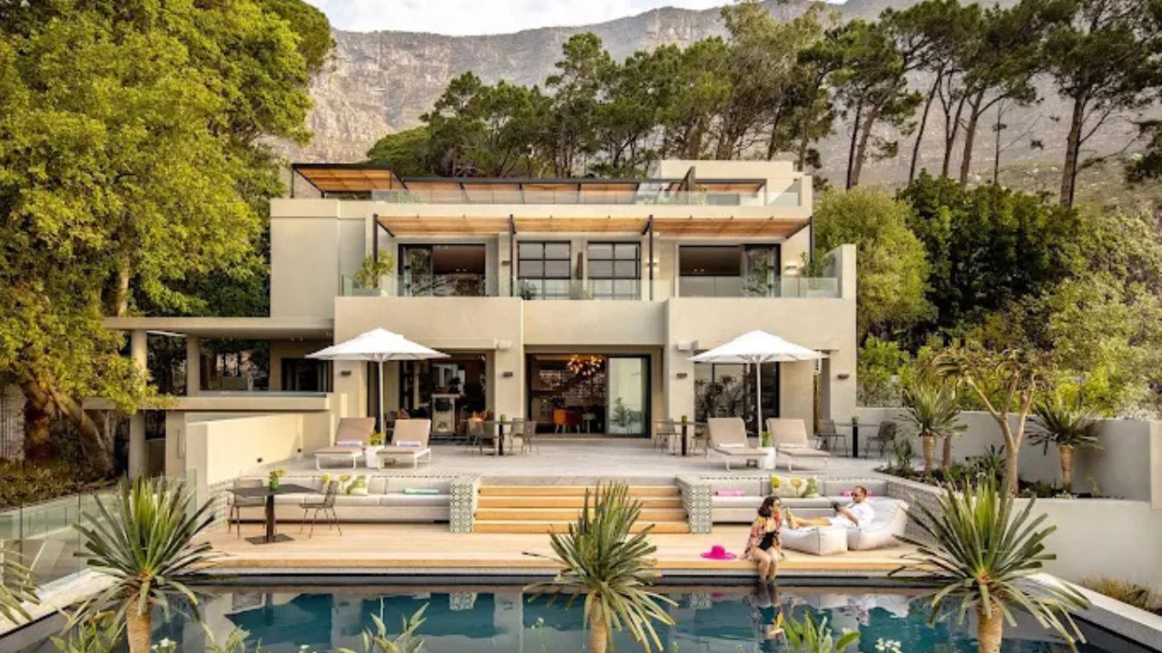 Front view of Camissa House with swimming pool in full sunshine, Cape Town