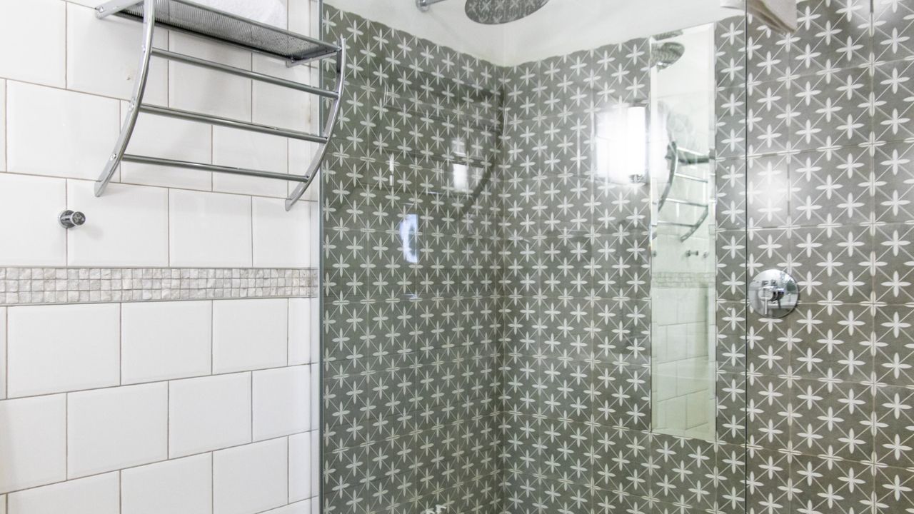 Shower area in superior double room at Heinitzburg Boutique Hotel