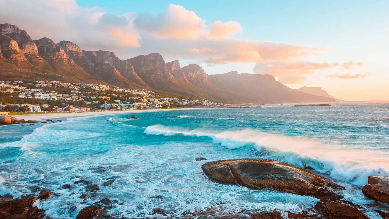 Ocean view with 12 Apostles mountains in the background, Cape Town