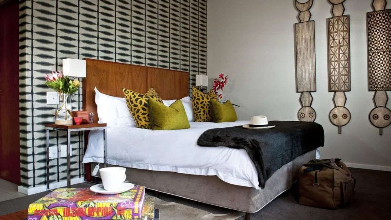 Guest accommodation with double bed and checkered walls, side view, Peech Boutique Hotel