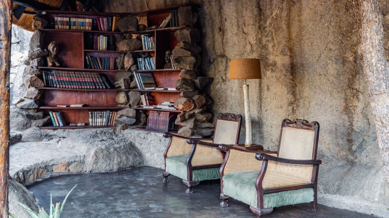 Library lounge area at Amalinda Lodge Zimbabwe safari accommodation