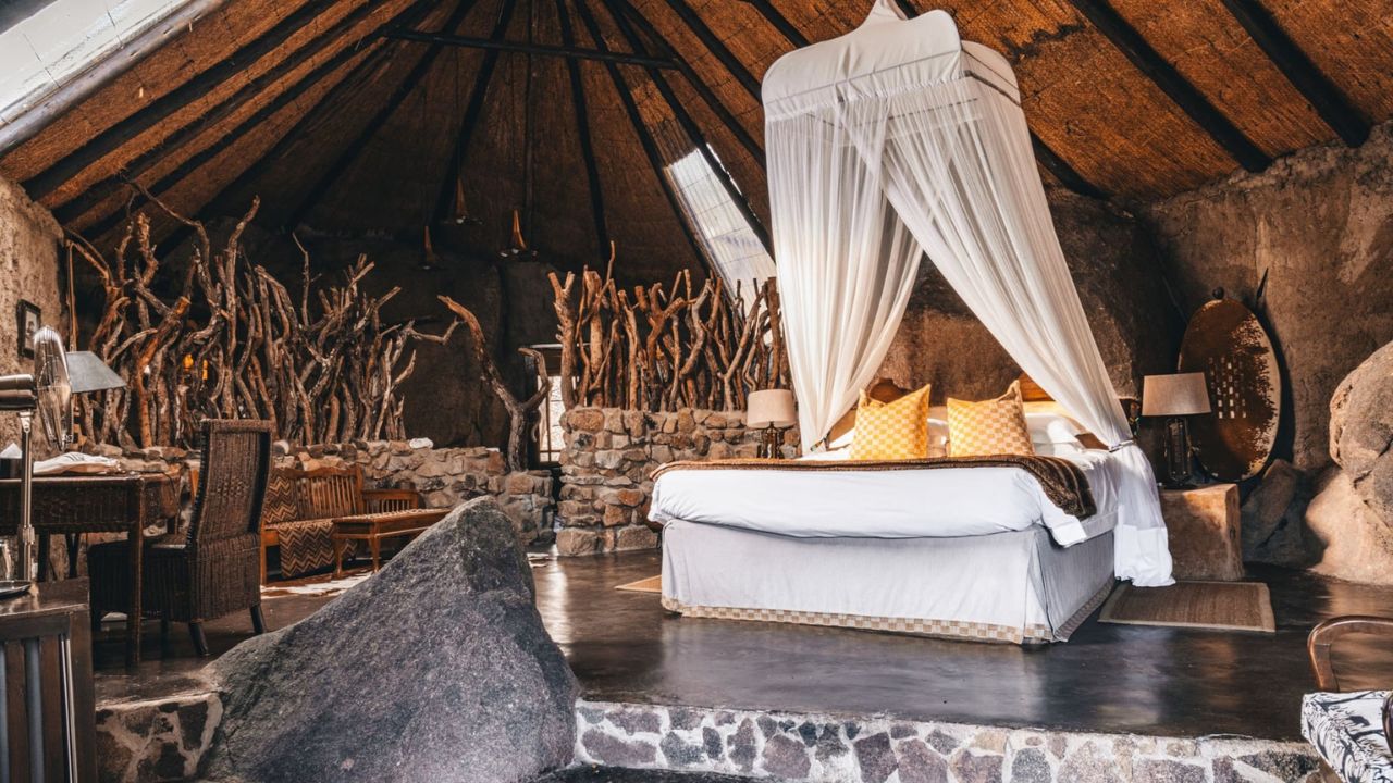 Luxury double bed with mosquito net at Amalinda Lodge Zimbabwe safari suite