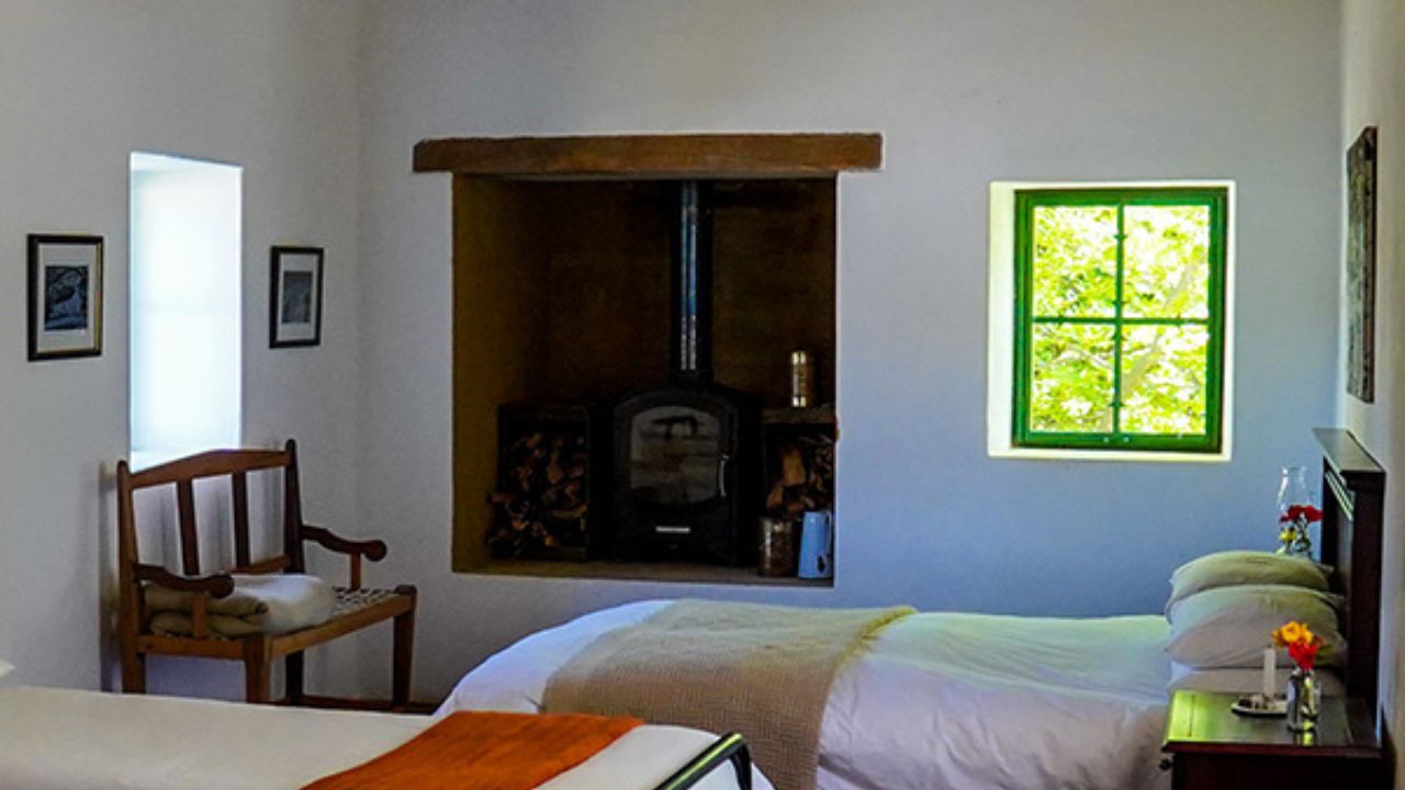 Triple room with rustic farm-style accommodation in Bakkrans.